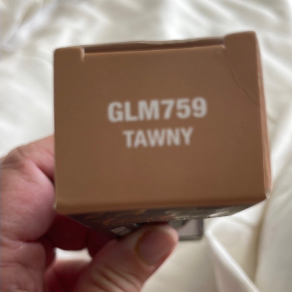 L.A. Girl Tinted Foundation - Picture 2 of 2